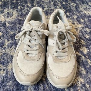 Never worn Everlane Sneakers